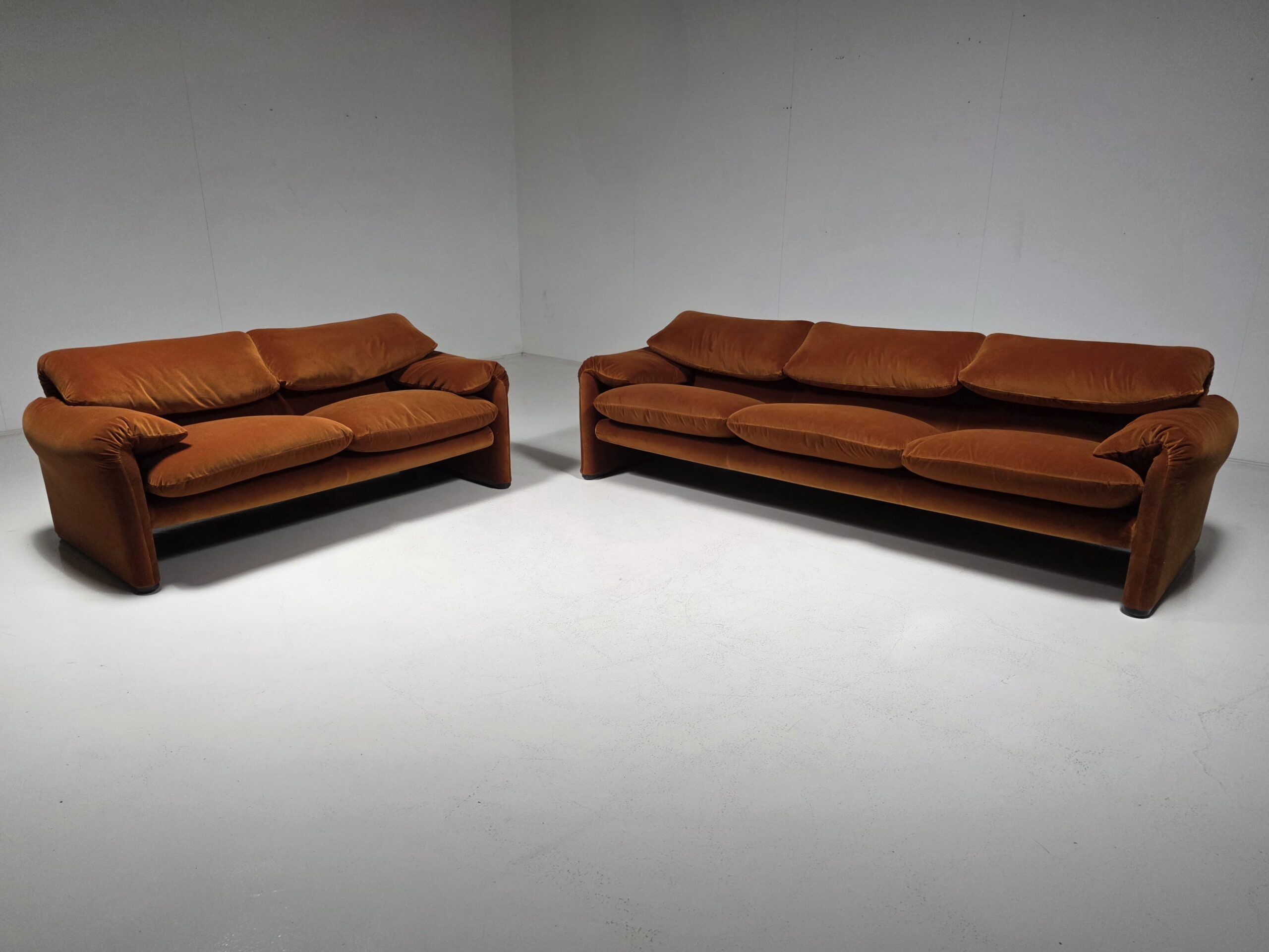 Maralunga sofa by Vico Magistretti for Cassina