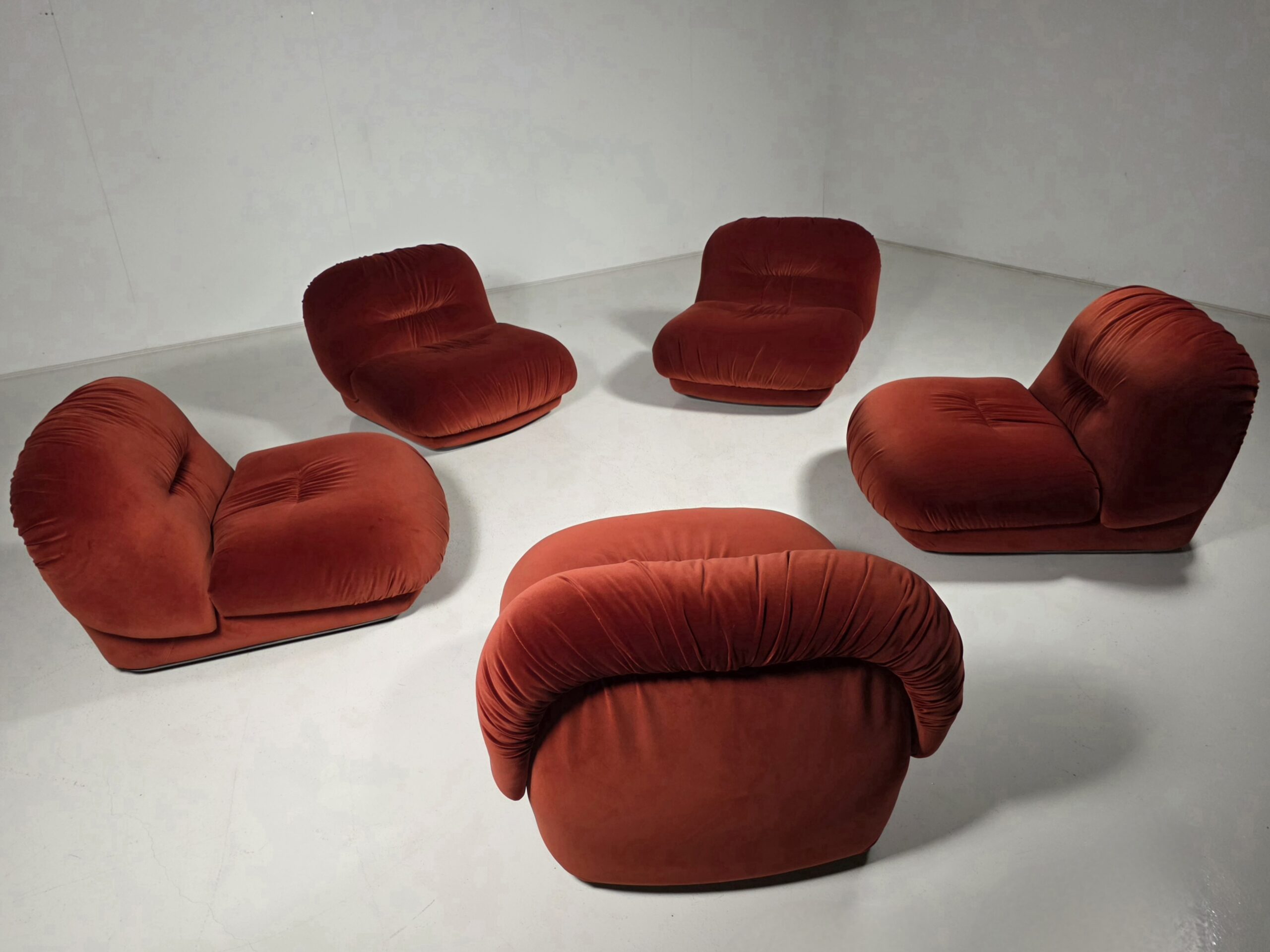 Jumbo lounge chairs by Alberto Rosselli for Saporiti