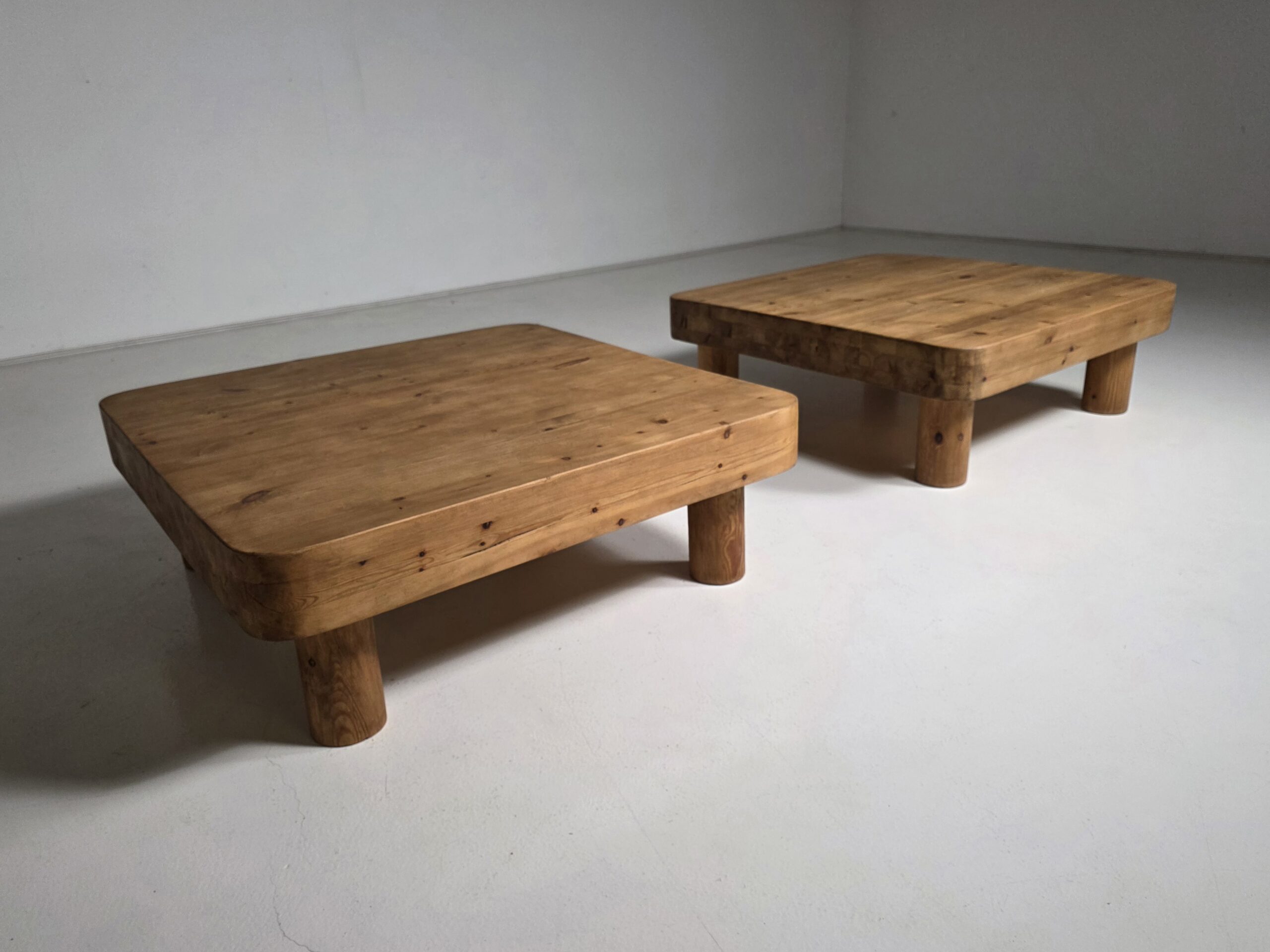Solid brutalist pinewoord coffee table